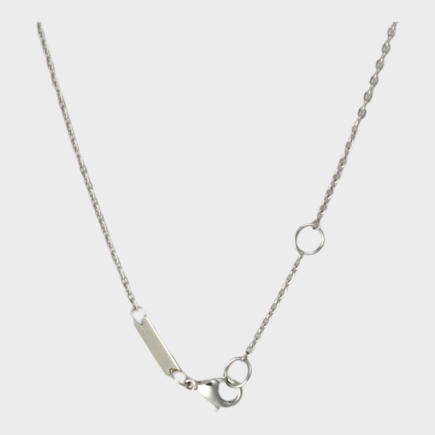 Collier à breloques avec perles et motifs de pièces de monnaie