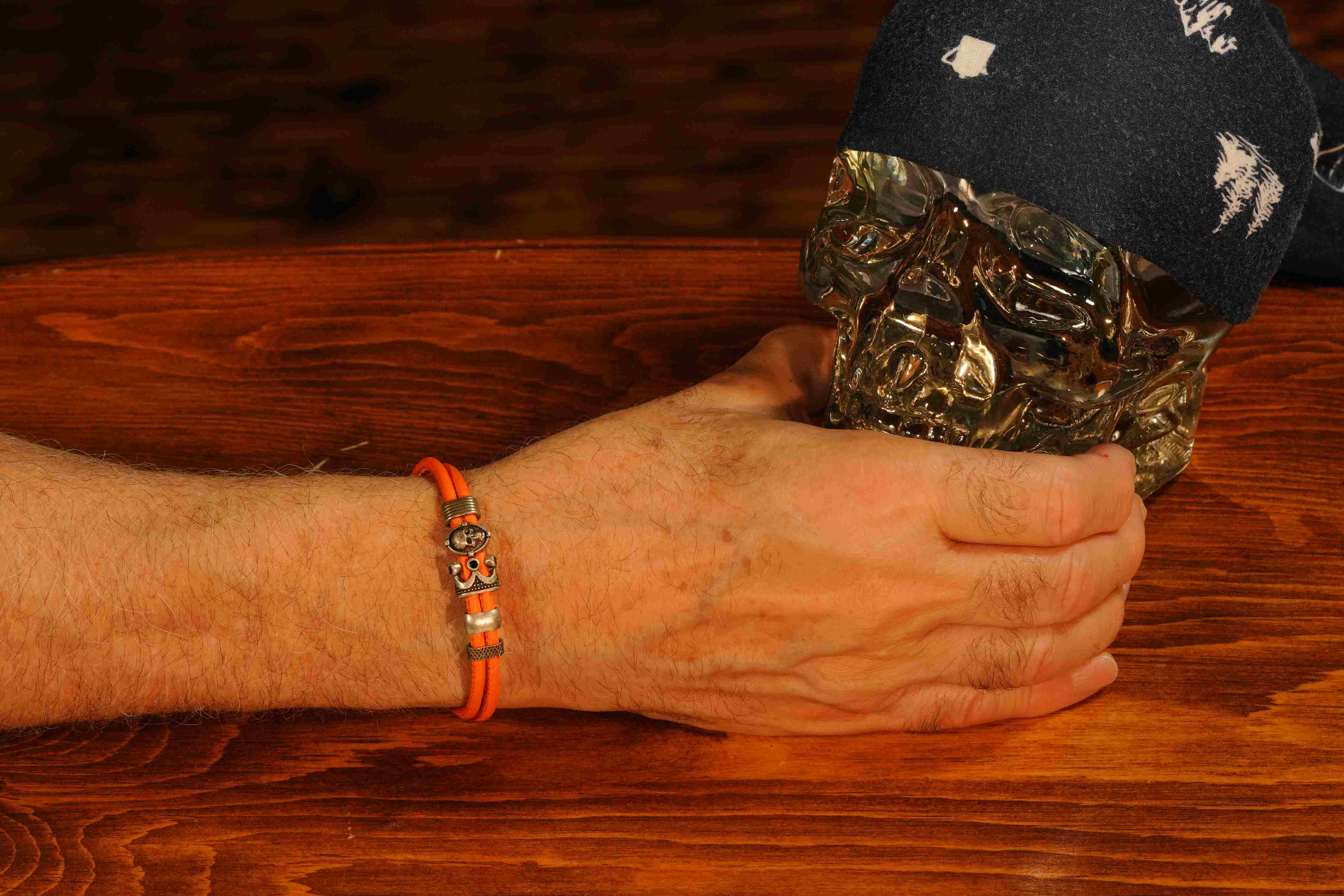 Bracelet en cuir couronne
