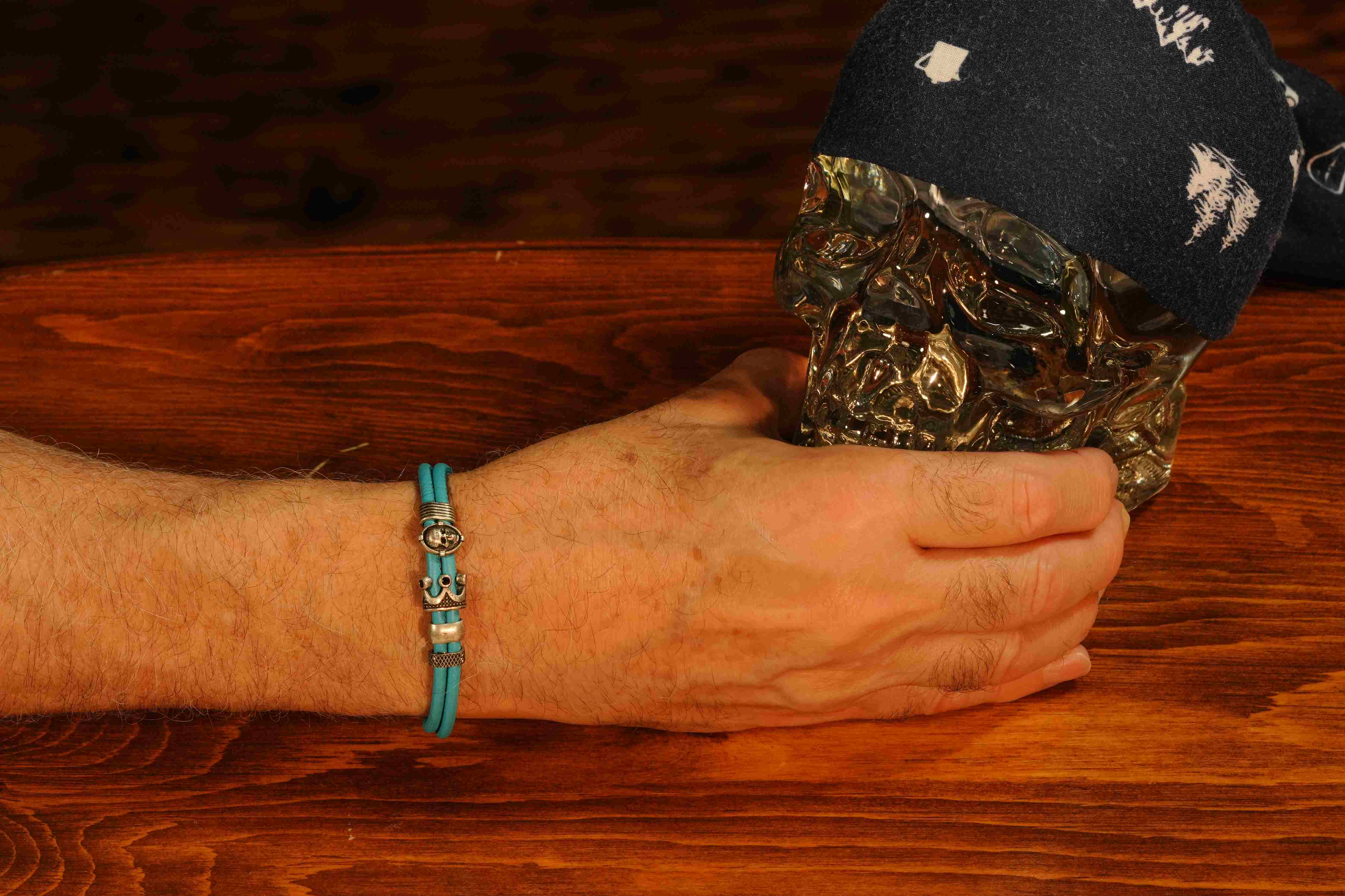 Bracelet en cuir couronne