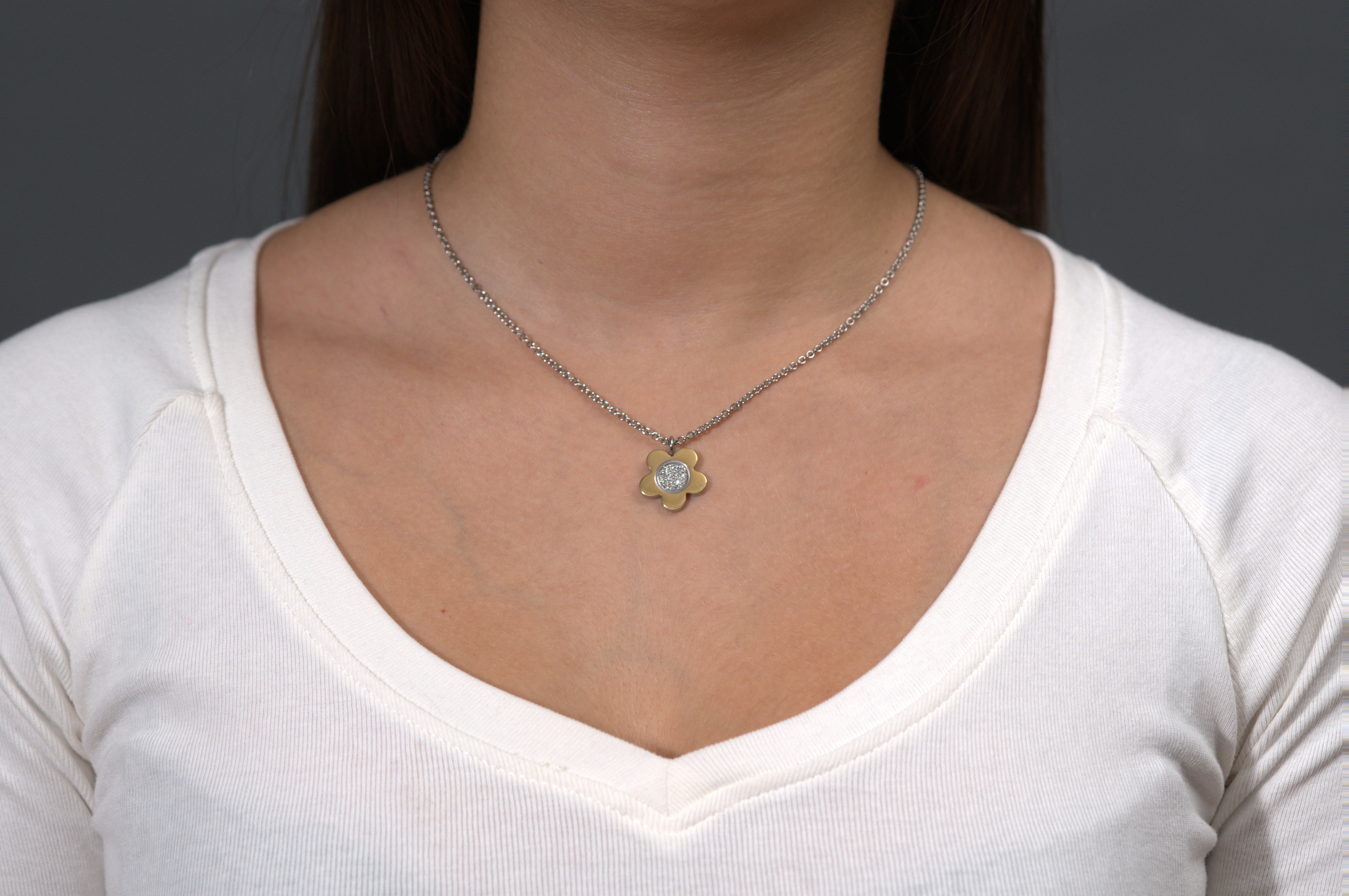 Collier à breloques en forme de fleur