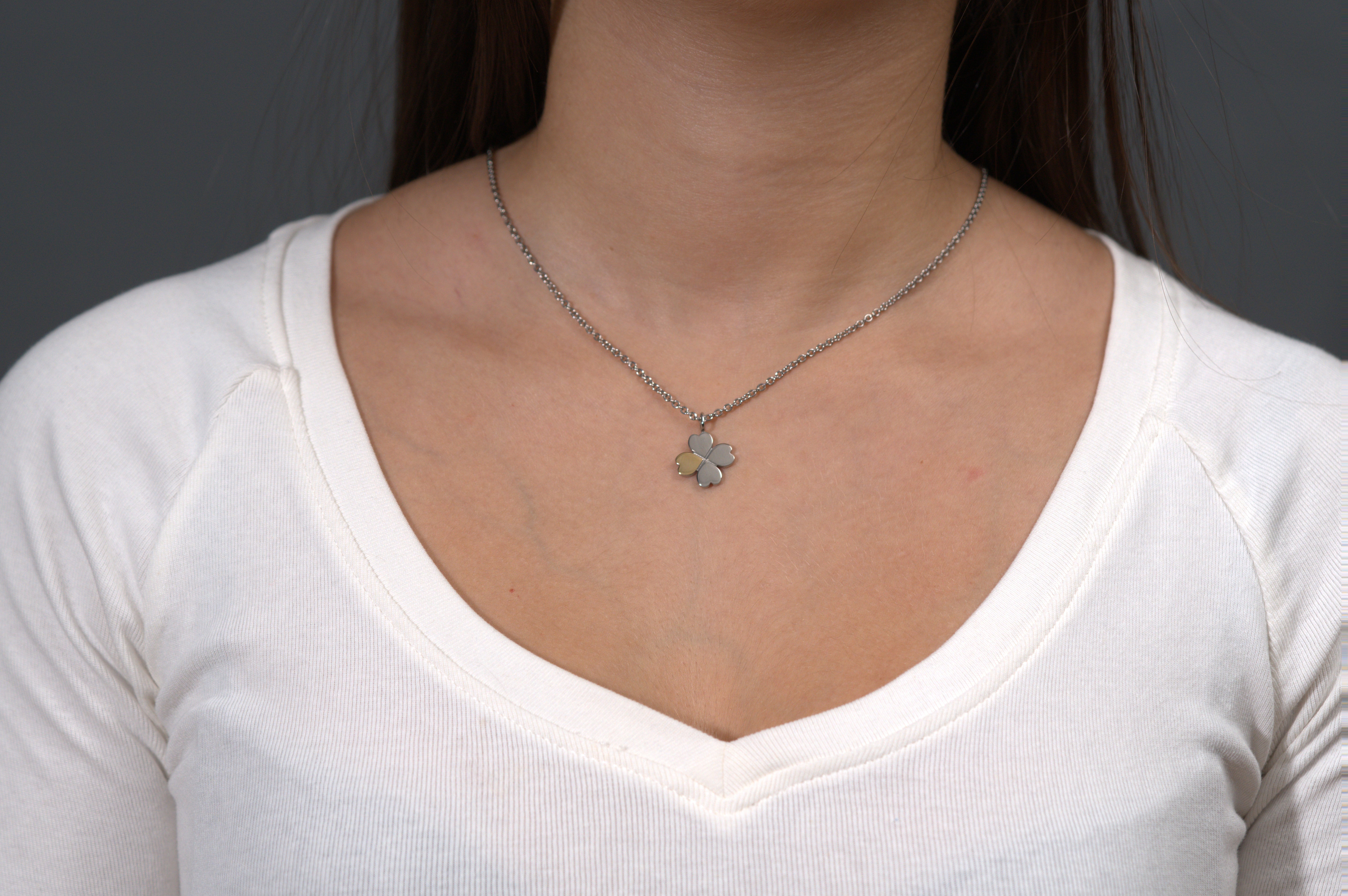Collier à breloques trèfle à 4 feuilles
