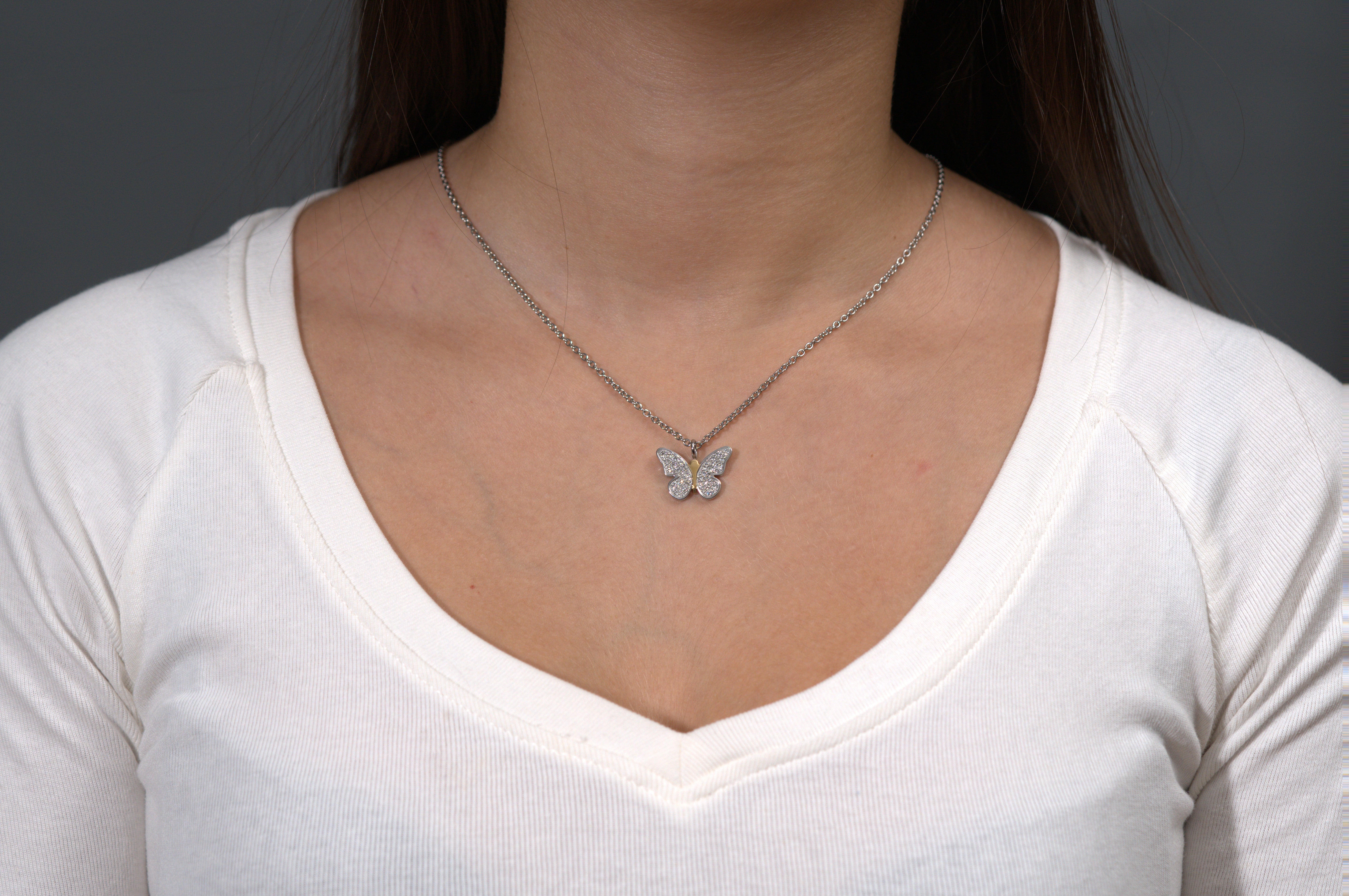 Collier à breloques papillon