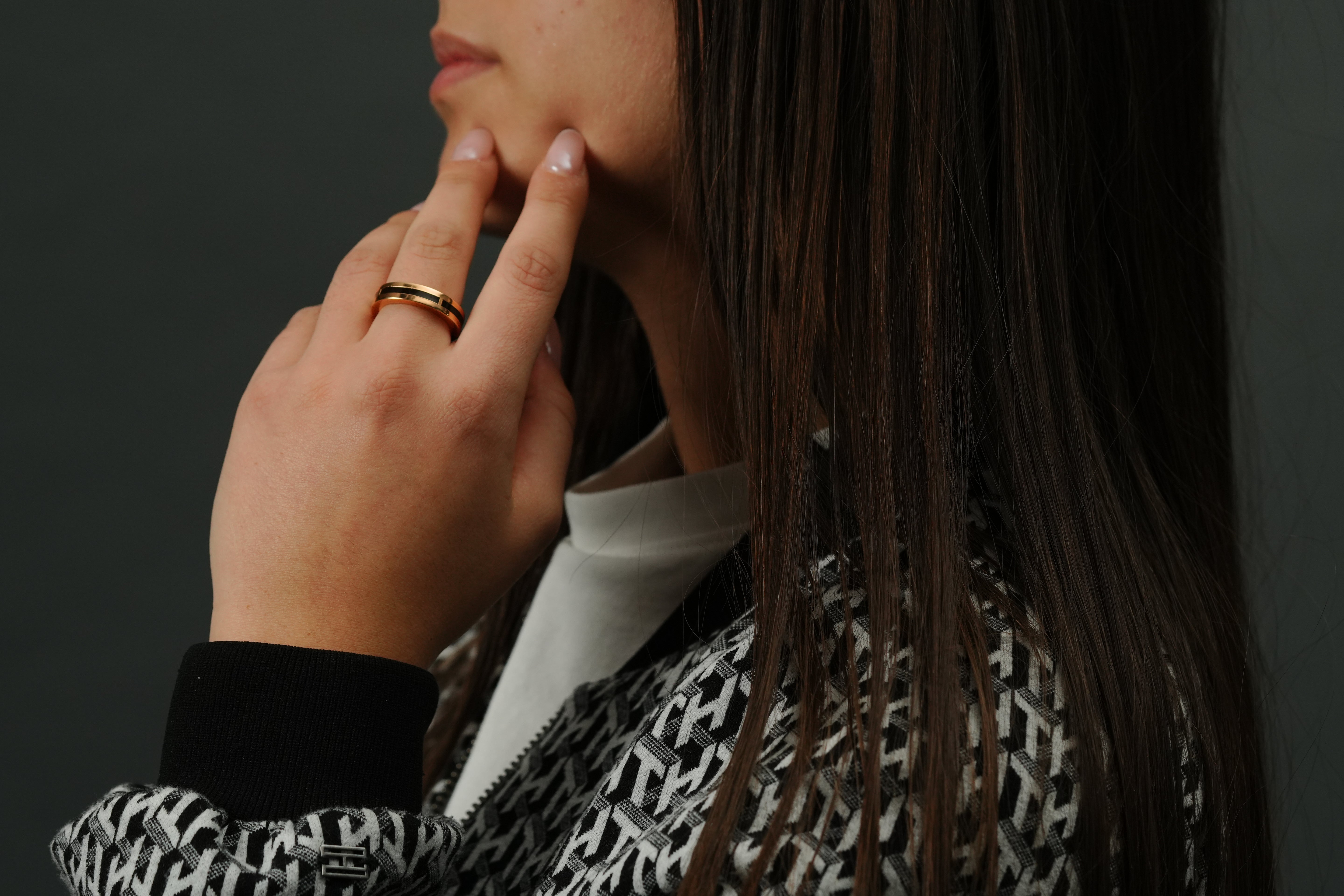 Bague à rayures noires
