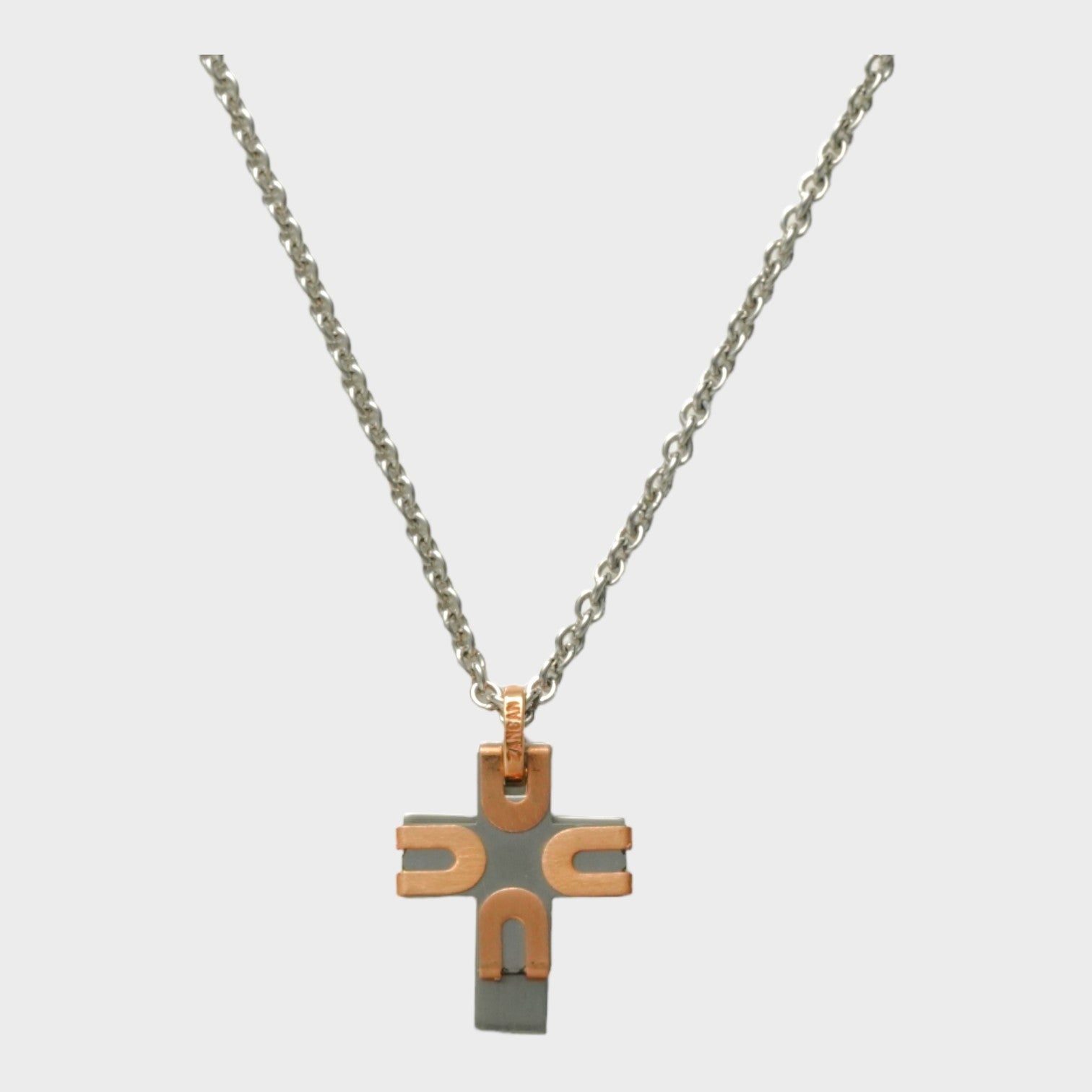 Chaîne en croix à motif C